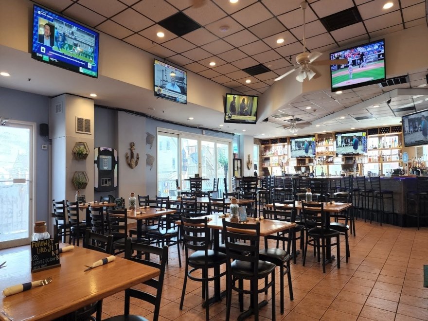 Waves Bar & Grill