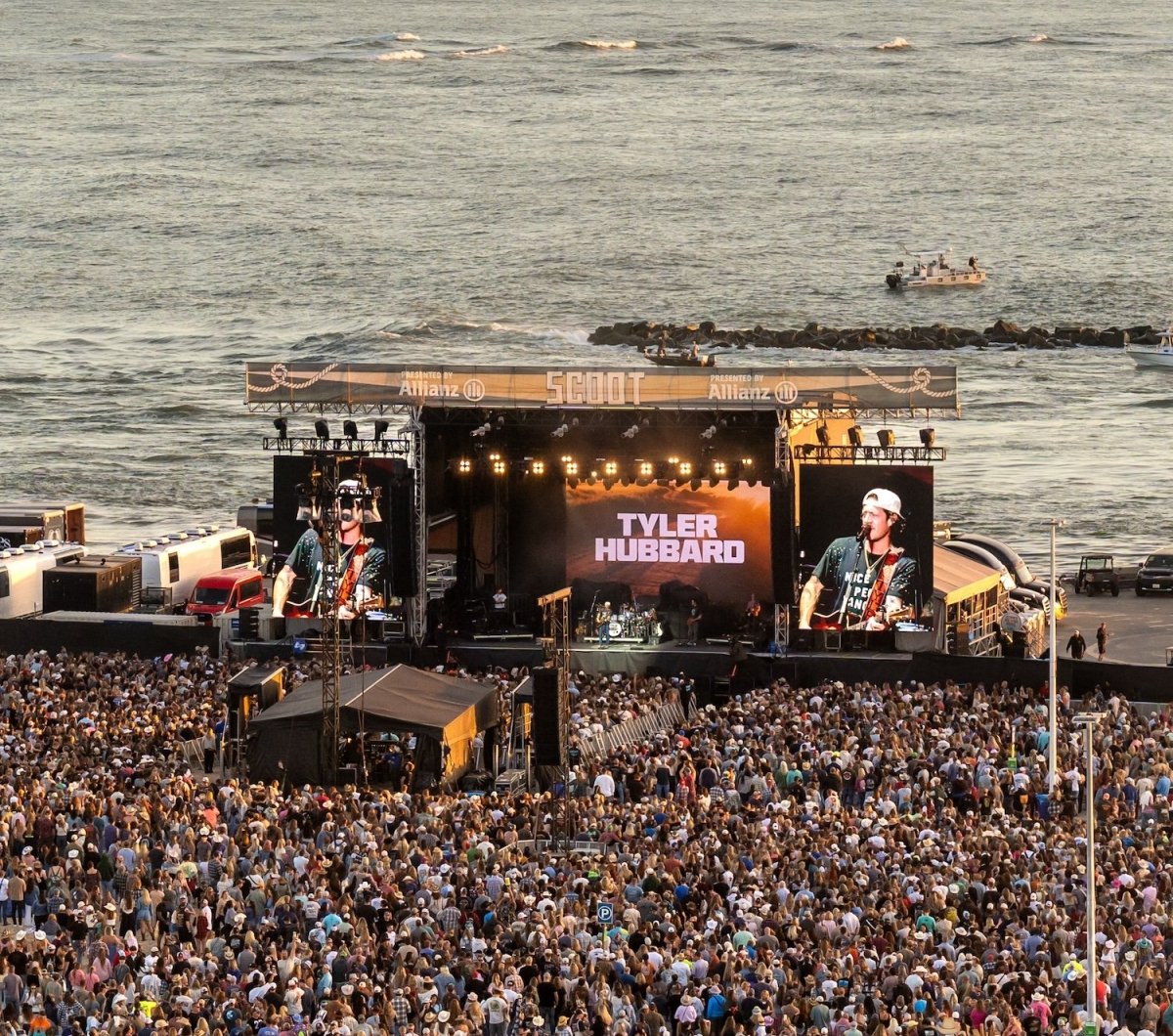 Tyler Hubbard Concert Crowd at Country Calling during Tyler Hubbard